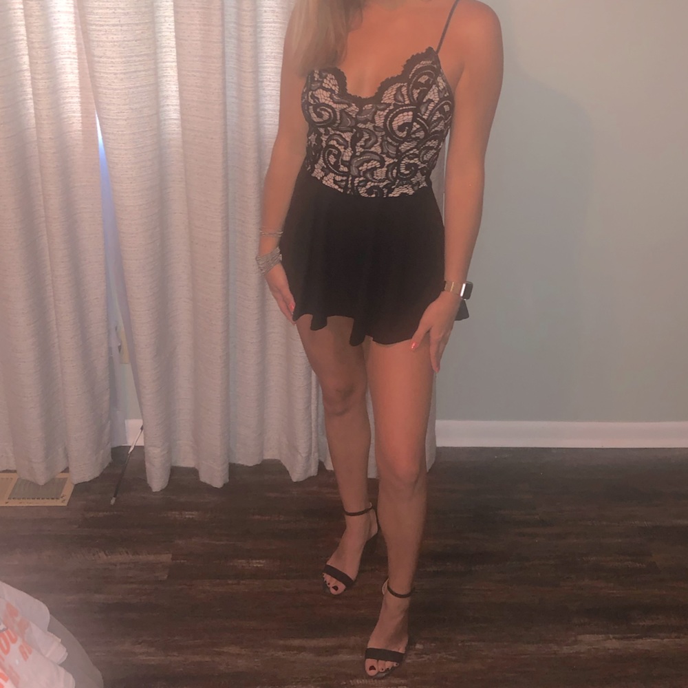 Black and off white romper🧚🏼‍♀️